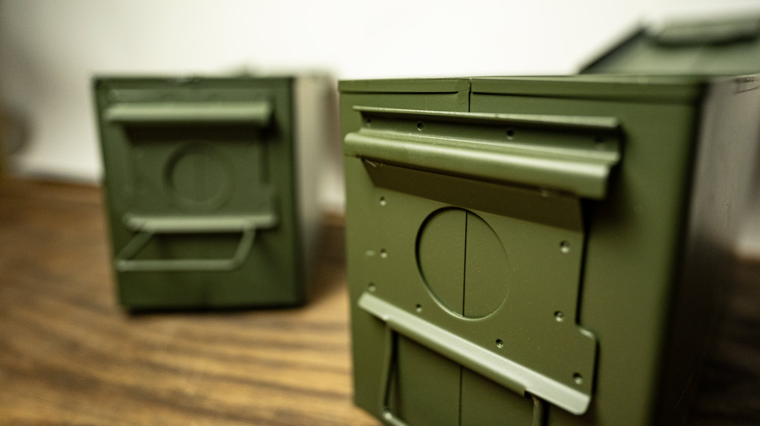 A close up of the M2A2 ammo can's support lip near the lid